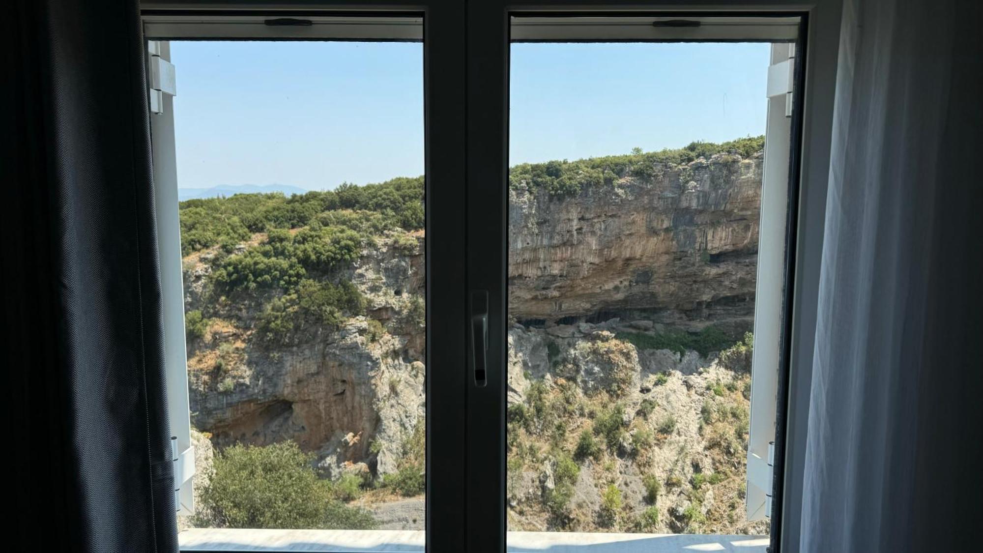 το φαραγγι του παρνασσου Tithorea